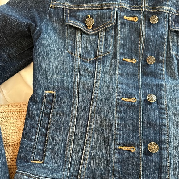 Like new, worn once, Banana Republic dark wash soft w stretch sz S denim jacket - Picture 6 of 6